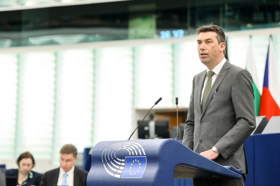 MEPs urge EU to stronger AI legislation