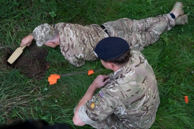 Royal Engineers train Ukrainian soldiers in mine disposal skills