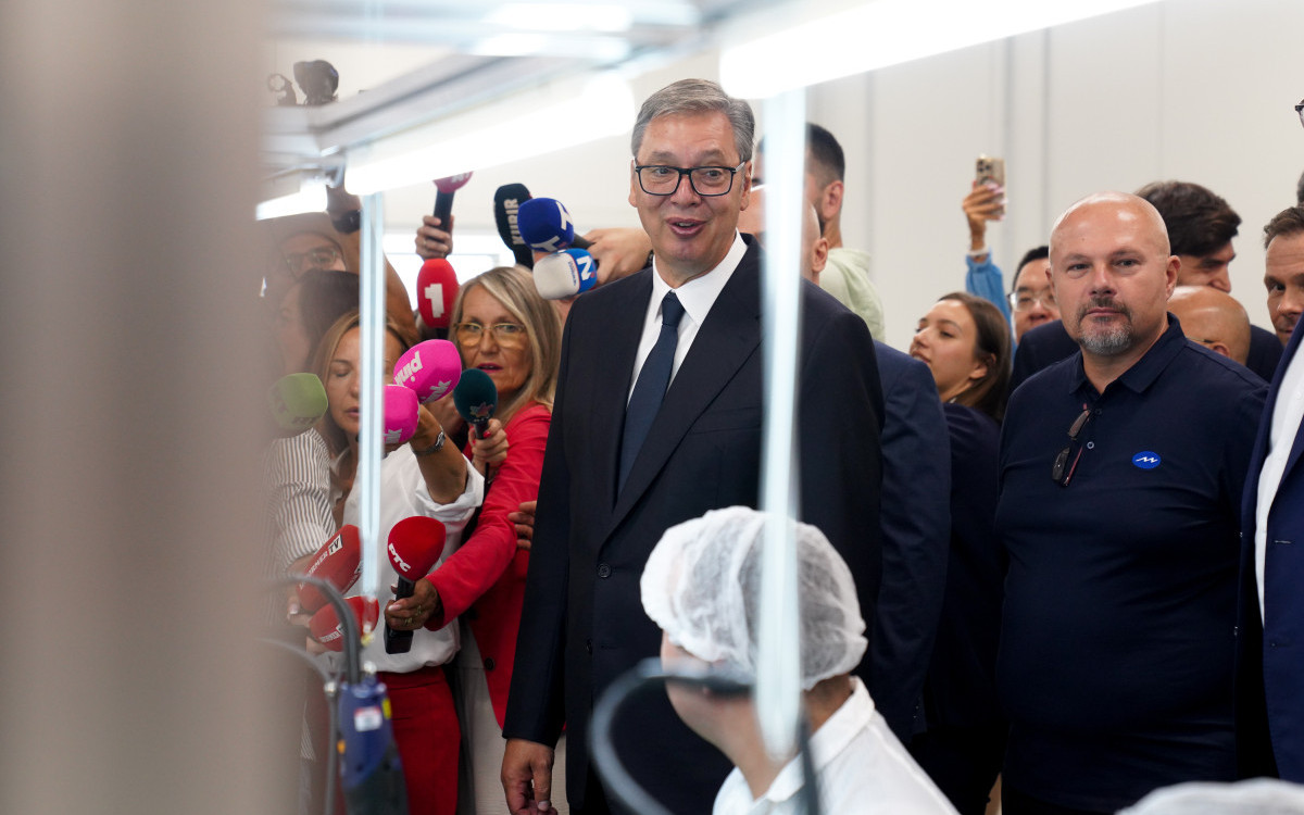 Vučić: Za 15 dana predstavićemo prve robote koji koriste oružje