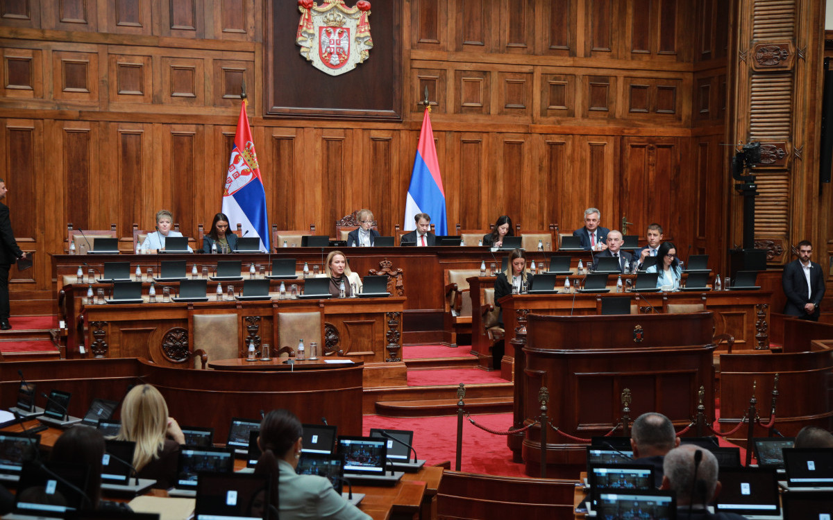 Skupština usvojila Zakon: U septembru kreće isplata državne pomoći za penzionere, roditelje i ostale građane