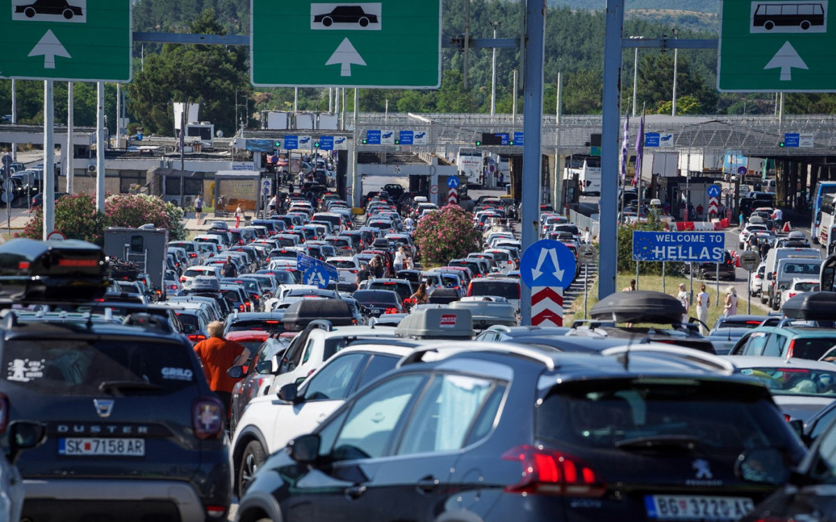 Kilometarske kolone na Evzoniju: Na granici se čeka satima, gužva i na Dojranu