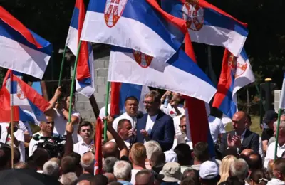 ANEM traži da se hitno otkrije ko su muškarci u crnom koji su napali novinare na Vučićevom skupu