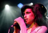 Album “Back To Black” Ejmi Vajnhaus dobija posebno izdanje 20 godina nakon prvog objavljivanja