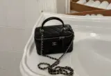 Chanelova torba koja izgleda kao neseser: Kako je osvojila svet