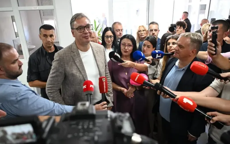 Čovek dobio otkaz jer nije došao na miting SNS: “Mislim da je predsednikova poruka sasvim jasna”