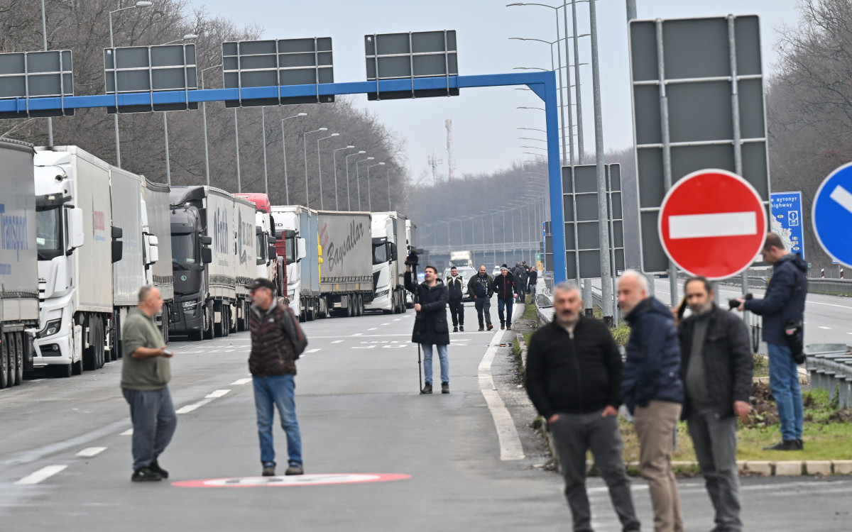 Udruženje prevoznika najavilo blokade graničnih prelaza prema EU