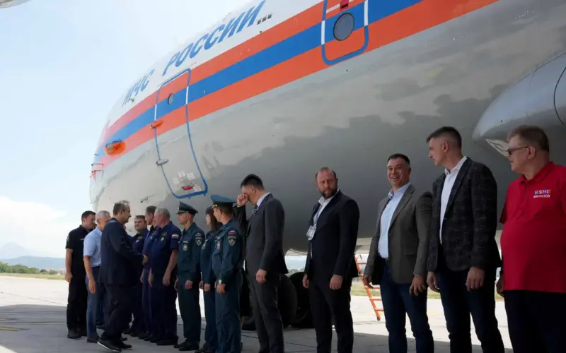 Dačić se susreo sa posadom aviona “Il-76” koji gasi požare po Srbiji: “Želim da se u ime Srbije zahvalim Rusiji”