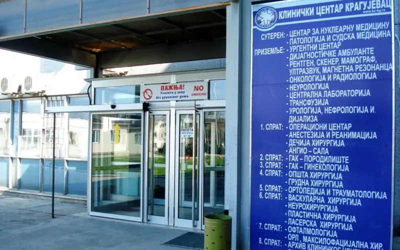 Dvoje dece, koje auto pokosio u centru Kraljeva, prebačena u Klinički centar u Kragujevac