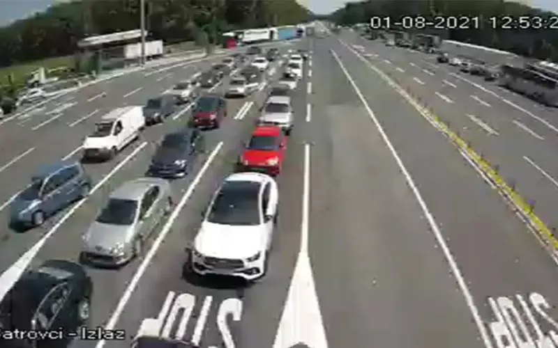 Gužve na putevima zbog završetka letnjih odmora, čekanje na nekoliko graničnih prelaza