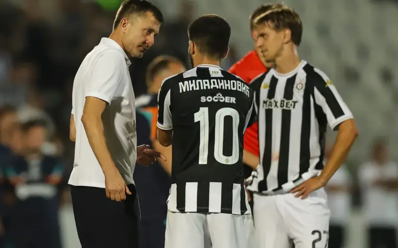 Hladan tuš za Partizan: Crno-beli zatresli mrežu Hetafea, ali je radost kratko trajala