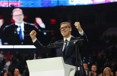 Kako se Užice sprema za Vučića: Zastave duž centralne ulice, ali i poruka da “narod ne želi da ga vidi”