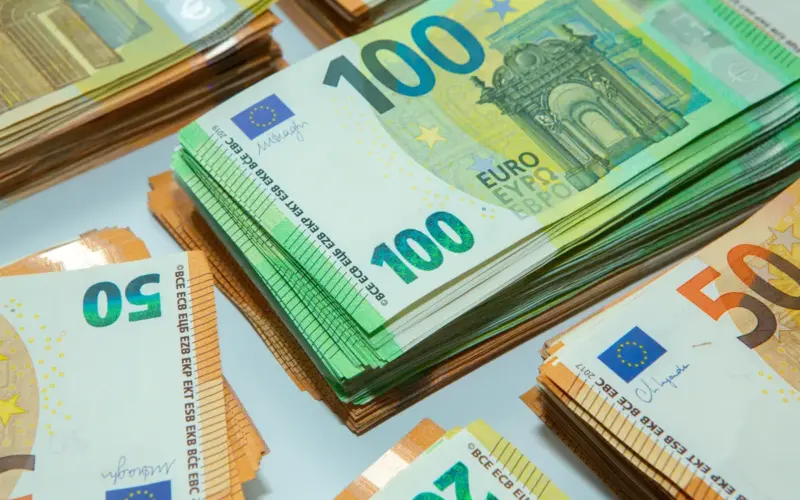 Kako vlast finansira „pomoć“ za građane pred izbore: Srezali novac za kanalizaciju, a prethodno i za obnovu škola