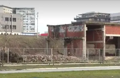 Ko je odlučio da se sruši Centar za omladinu i sport IMT na Senjaku i izgradi višespratnica od 11 nivoa?
