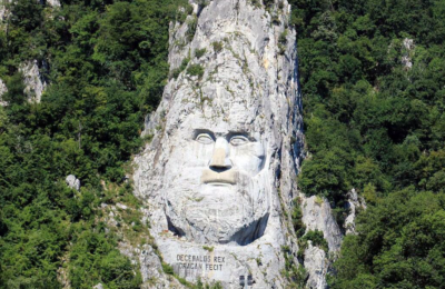 Lik Decebala je simbolično isklesan preko puta Trajanove table: Prkos rimskom imperatoru