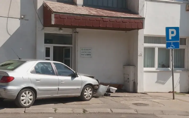 “Majku je udarila velikom silinom, priklještila je uza zid ambulante, nije imala nikakve šanse da preživi”: Oglasio se sin žene koju je juče usmrtila Nišlijka automobilom