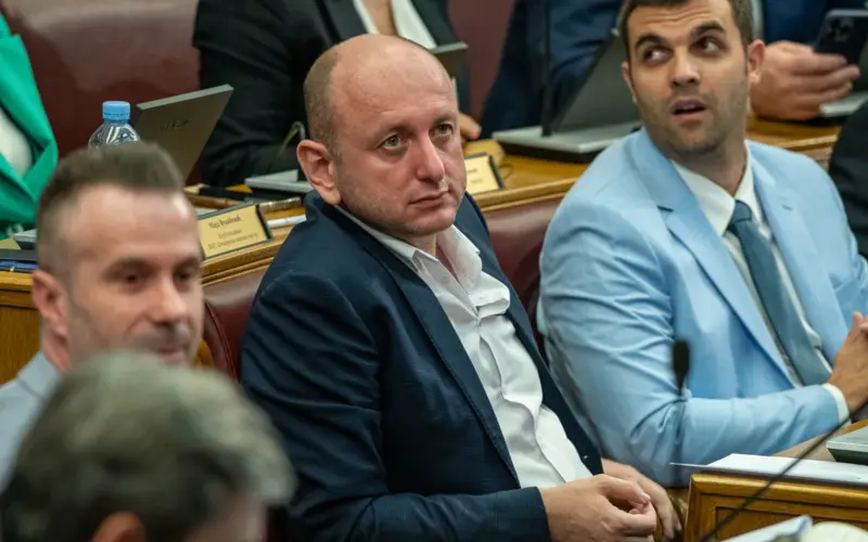 Milan Knežević optužio Spajića da je pripadnik Vojske Srbije, objavio i dokumenta: “Mora da podnese ostavku”