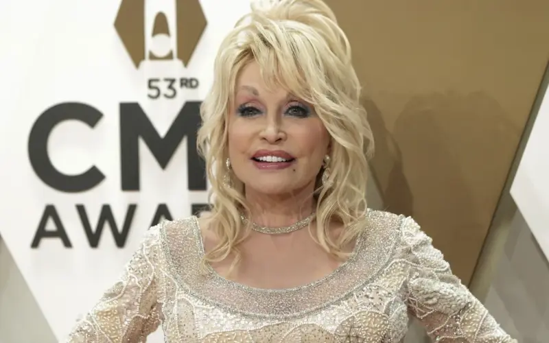 “Mislila sam da ću se slupati”: Kako je Doli Parton reagovala kada je prvi put čula “I Will Always Love You” u izvedbi Vitni Hjuston – hit koji je napisala 20 godina ranije