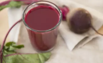 Naučnici potvrdili: Jedna čaša ovog soka dnevno snižava krvni pritisak efikasno poput tablete