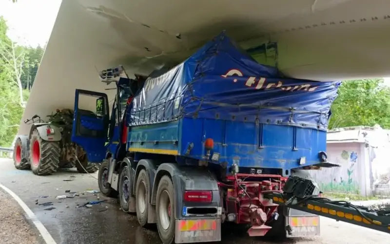 Nemačka: Lopatica vetroturbine ispala tokom transporta – Šteta milion evra
