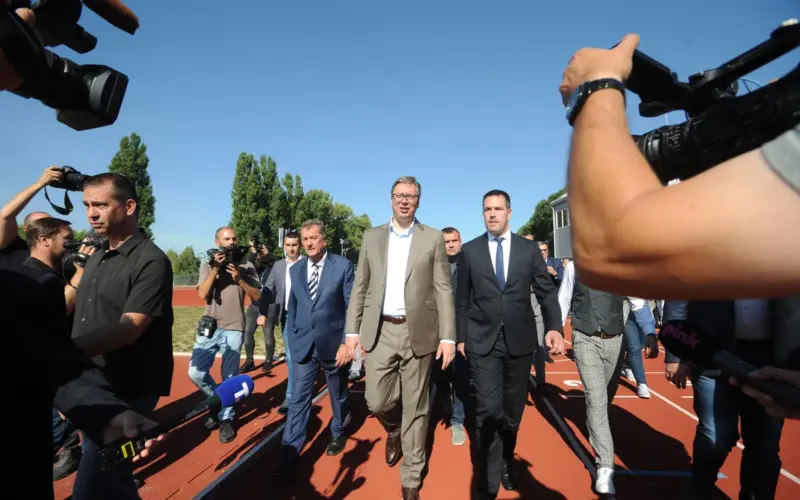 “Nikoga na svetu ne interesuje šta ti pričaš”: Vučić disciplinuje gradonačelnika Kraljeva VIDEO