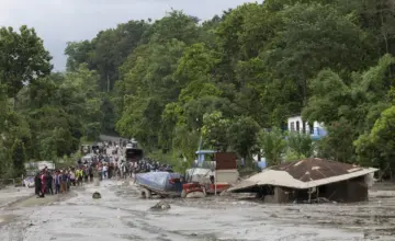 Novi poplavni talas preti Nepalu: Jezero se izliva, ljudi beže u brda