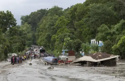 Novi poplavni talas preti Nepalu: Jezero se izliva, ljudi beže u brda