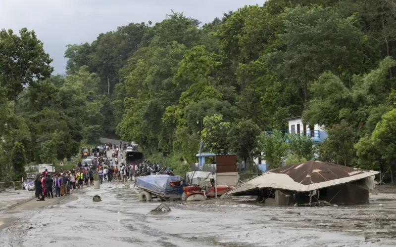 Novi poplavni talas preti Nepalu: Jezero se izliva, ljudi beže u brda