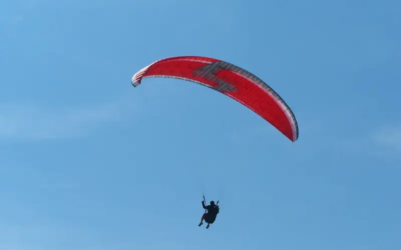 Pao paraglajder u Crnoj Gori: Dve osobe povređene