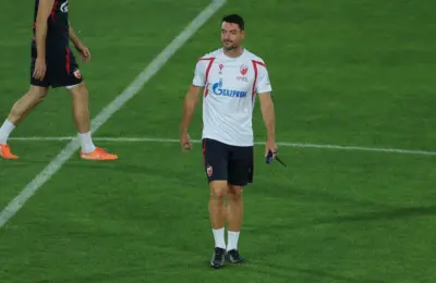 Potencijalno ozbiljan problem za Zvezdu, jedan od najvažnijih igrača napustio trening pred meč sezone