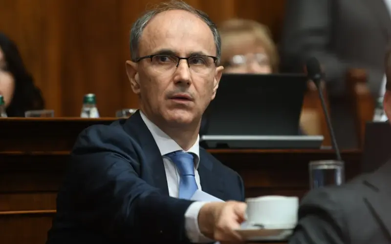 Šta se krije iza plana premijera Srbije da “podigne” Beogradski univerzitet: Profesori sumnjaju u dobre namere