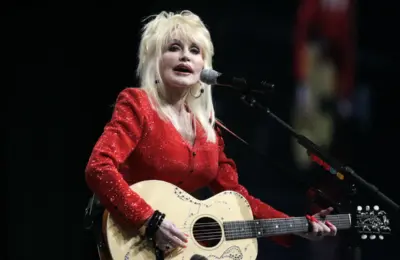 Tramp naložio spuštanje zastave na pola koplja sedam dana u znak počasti za Doli Parton
