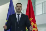 “Tužno. Izvršava zadatke šefa iz Beograda. On je oduševljen trilingom Vučić-Vučićević-Vučević”: Spajić žestoko odgovorio Kneževiću