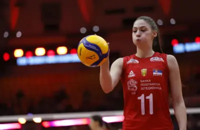 VIDEO Cela hala pevala rođendansku pesmu srpskoj odbojkašici, sve krenulo kad je Mina uzela mikrofon