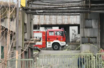 Vatra buknula nakon eksplozije: Dva radnika povređena u požaru u magacinu u Novom Sadu
