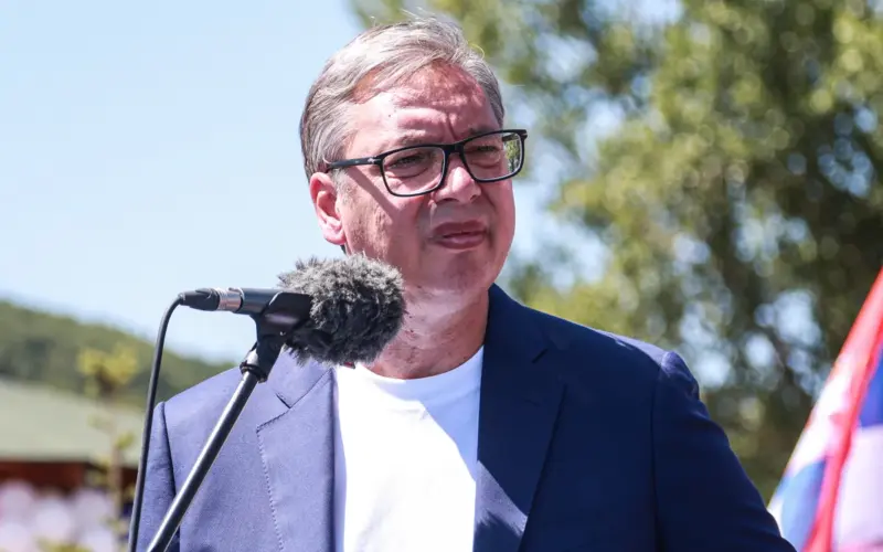 Vučić: Vatrogasci koji su gasili požar u Deliblatskoj peščari dobiće odlikovanje od države