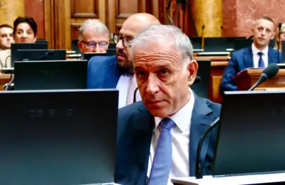 Vučić ubedio svoje stado da samo on može da mu reši muku
