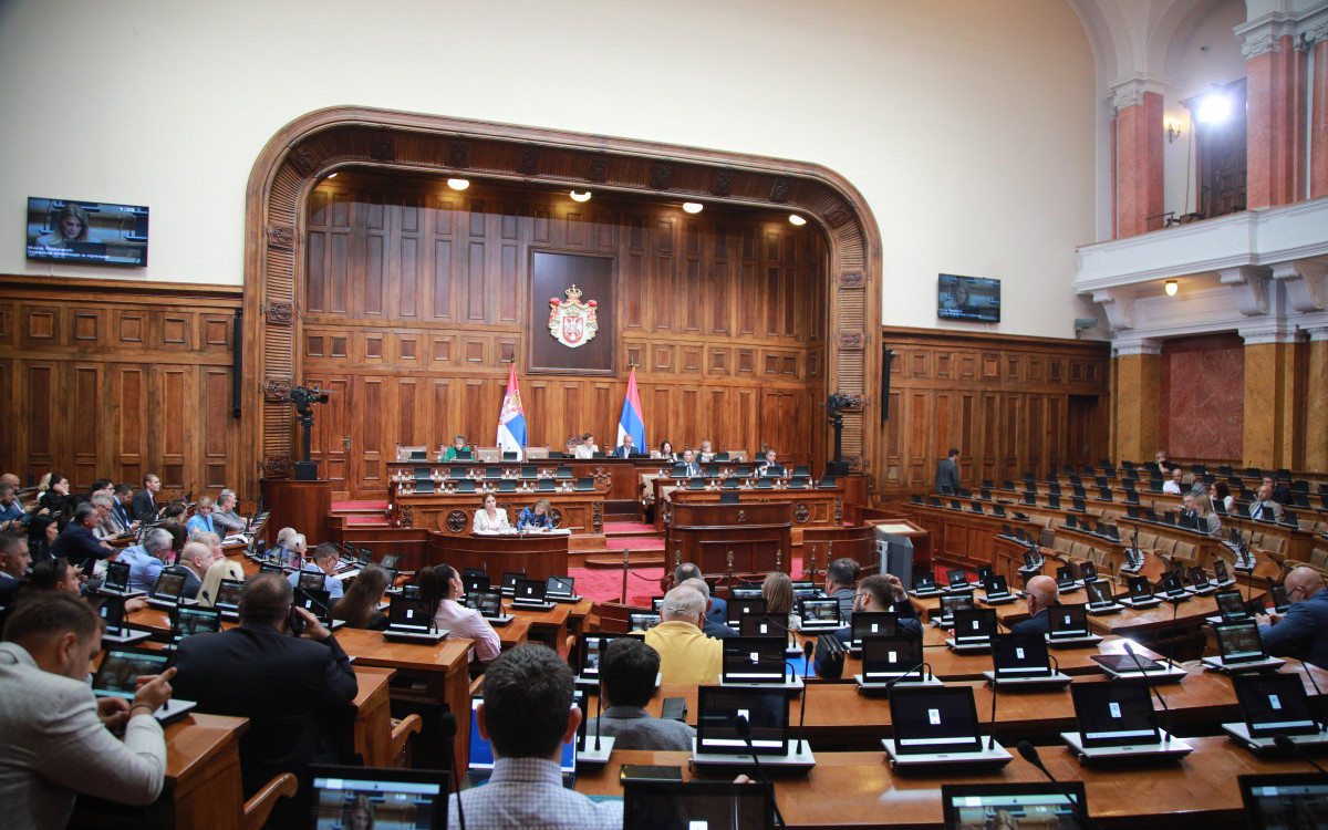 Sednica Skupštine Srbije: Usvojen rebalans budžeta - više novca za investicije, zdravstvo i pomoć građanima