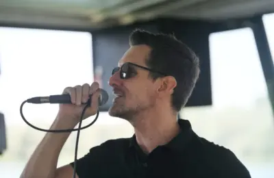 „Pesma im je smeće, a imaju silne milione“: Frontmen grupe S.A.R.S. o influenserima koji pokušavaju da se bave muzikom