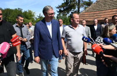 Vučić odgovorio Plenkoviću, najavio odlazak u Niš i govorio o sahrani Mladića