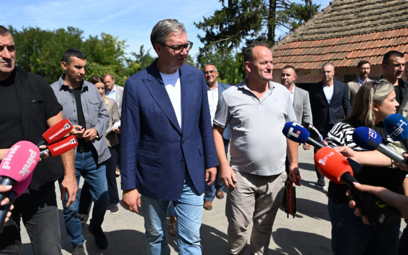 Vučić odgovorio Plenkoviću, najavio odlazak u Niš i govorio o sahrani Mladića