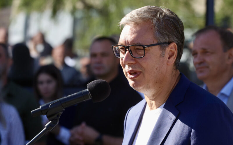 Vučić posetio pijacu u Smederevu, razgovarao sa građanima