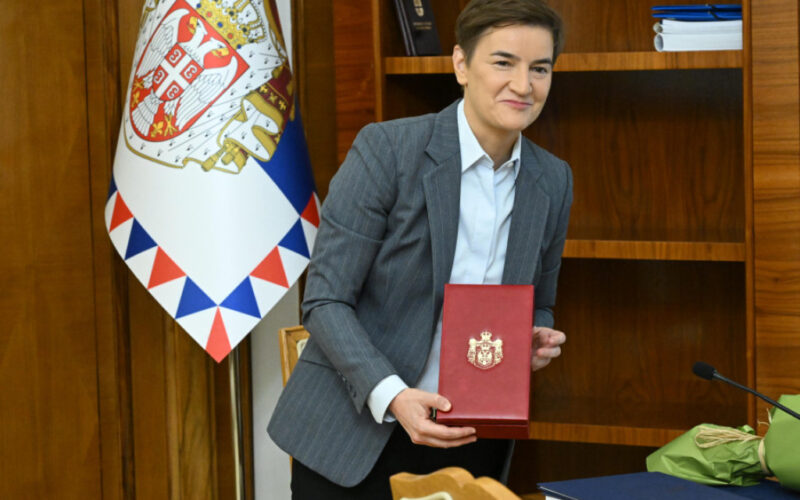 Ana Brnabić preuzima dužnost predsednika Srbije: Raspisuje izbore, komanduje vojskom