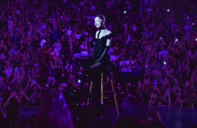 Ariana Grande kroz suze rekla zbogom publici i najavila povlačenje