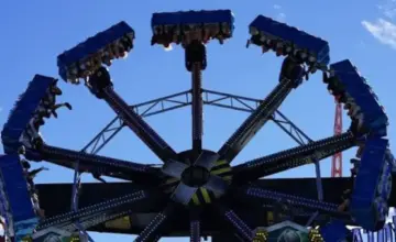 Atrakcija otkazala usred vožnje na Oktoberfestu : Putnici visili naglavačke