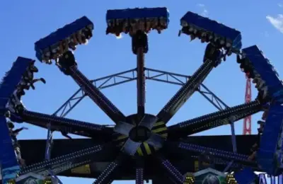 Atrakcija otkazala usred vožnje na Oktoberfestu : Putnici visili naglavačke