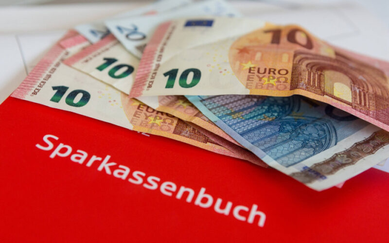 Bankar osumnjičen da je praznio račune mrtvih klijenata