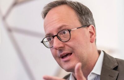 Bolesni srbomrsci kao posmatrači izbora: Austrijanac koji je ,,sudio“ Orbanu sada bi da odlučuje o Srbiji