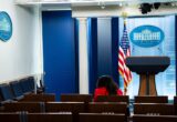 CNN, MS NOW i Politiko tuže Belu kuću zbog oduzetih akreditacija