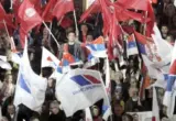 Dvoje povređenih posle oštećenja štandova SNS-a u Kuli