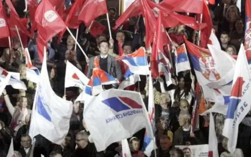 Dvoje povređenih posle oštećenja štandova SNS-a u Kuli